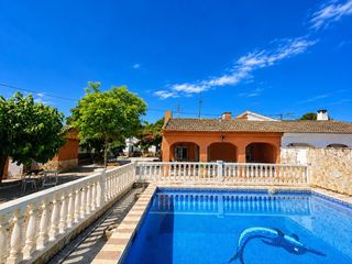 Xalet  1 partida 3 n�988[a]. Chalet en venta en castalla, 3 dormitorios.